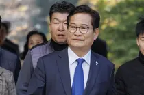 ‘돈봉투 의혹’ 송영길 항소심 전부 무죄… 소나무당 해산·민주당 복당 선언