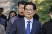 ‘돈봉투 의혹’ 송영길 항소심 전부 무죄… 소나무당 해산·민주당 복당 선언