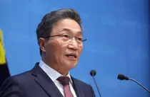 대통령과 대립각 세워온 이학재 인천공항공사 사장, 임기 전 사직