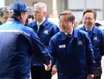 침체된 인천 경제 구할 '승부사' 유정복… GM 부평공장에 미래차 운명 걸었다