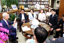 새얼문화재단·대한노인회 등 연이어 찾아… 인천시의회,