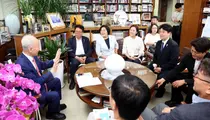 새얼문화재단·대한노인회 등 연이어 찾아… 인천시의회,