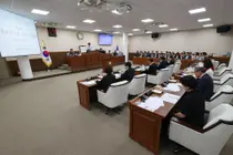 제물포구의회 첫 구정질문…8명 의원, 21건 질의로 출범 초기 현안 점검