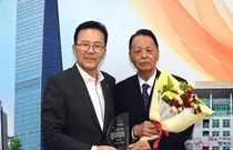 강용남 해군충무회중앙회장, ‘자랑스러운 연수인상’ 수상…지역사회 나눔 공로