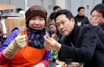 장동혁 대표 “대형마트 규제 완화, 상생 방안 찾겠다” 서문시장서 사과