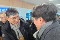 '전 충남 엑소' 안희정, 8년 만에 정치 행사 등장…여성계 “공적 활동 중단하라” 강력 규탄