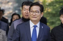 ‘돈봉투 의혹’ 송영길 항소심 전부 무죄… 소나무당 해산·민주당 복당 선언