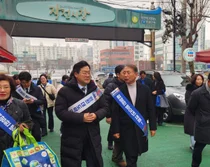 윤환 계양구청장, 설 맞이 민생 행보… “전통시장 활력과 나눔의 온정 확인”