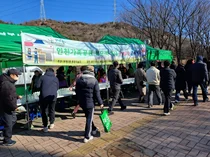 부평2동 주민들, 설 연휴 인천가족공원서 ‘하늘수’ 나눔… 오랜 전통 잇는다