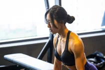 [이수진의 이지헬스] 런지, 왜 우리는 한 발씩 내딛는 연습을 해야할까?