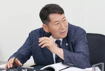 “무거운 제설제 대신 낱개 포장을”... 전용호 의원, 주민 눈높이 행정 아이디어 제안
