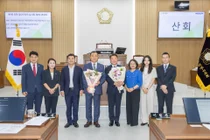 ‘첫발’ 뗀 검단구의회… 초대 전반기 의장에 김남원, 부의장 최규술 선출