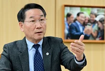경찰, '가상자산 은닉 의혹' 유정복 전 인천시장 압수수색… 강제수사 착수