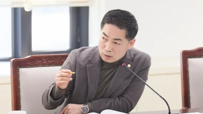 釜坪区议会“老城区停车难，公寓闲置空间利用等思维转变必要”