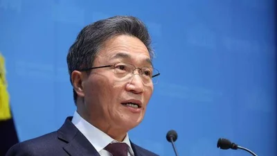 대통령과 대립각 세워온 이학재 인천공항공사 사장, 임기 전 사직