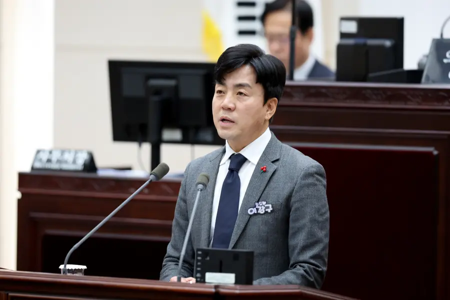 Lee Kang-gu, Incheon City Council member, giving a 5-minute free speech on the establishment of the Maritime and International Trade Court in Songdo (provided by Incheon Metropolitan Council)