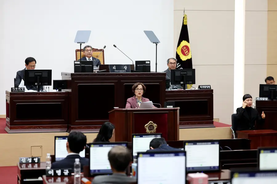 Shin Young-hee, Incheon City Council Member, giving a 5-minute free speech on the need for Incheon's strategic role in responding to local extinction (provided by Incheon Metropolitan Council)