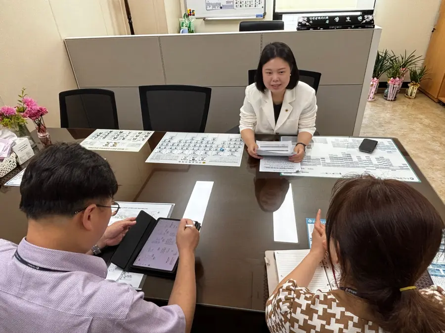 인천시 주거정비과와 간담회하는 정보현 인천시의원
