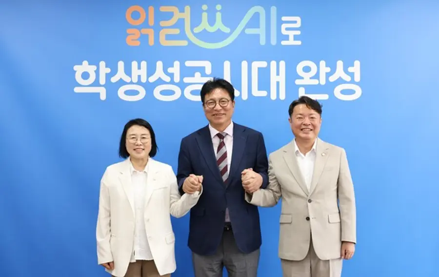 왼쪽부터 고선희 서해구의회 의장, 도성훈 인천시교육감, 김남원 검단구의회 의장