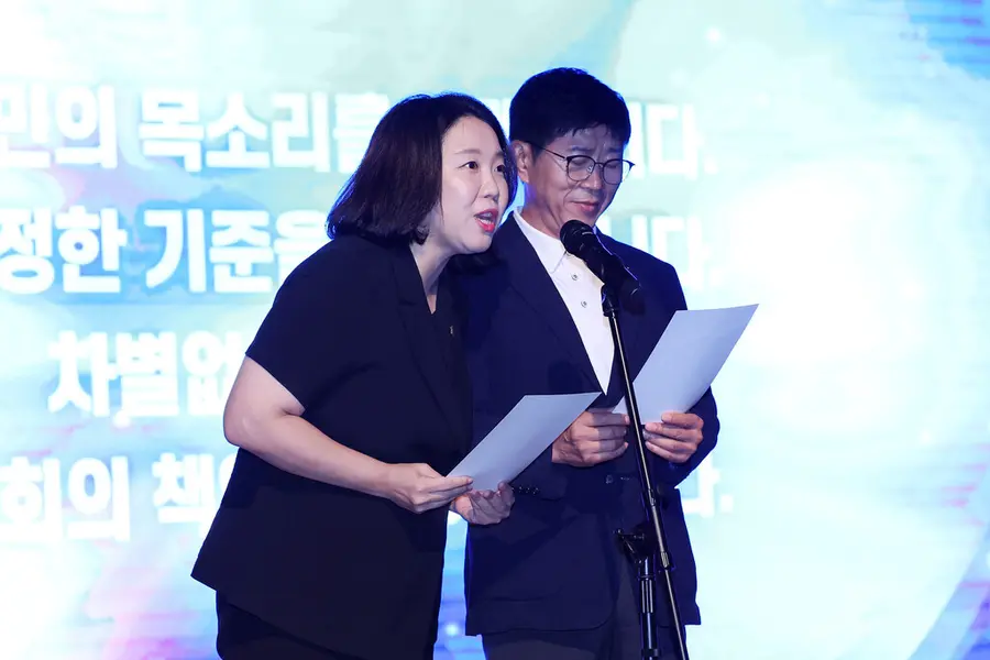 좌측부터 임현주 인천시의원, 박종혁 인천시의회 의장