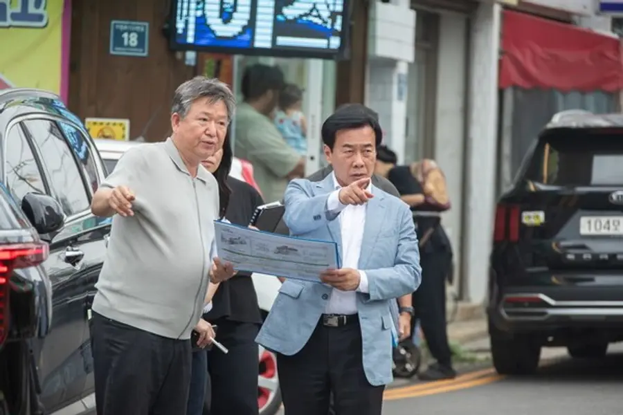 현장점검하는 구재용 서해구청장