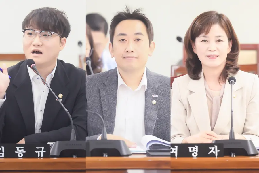 왼쪽부터 김동규, 김진웅, 여명자 부평구의원