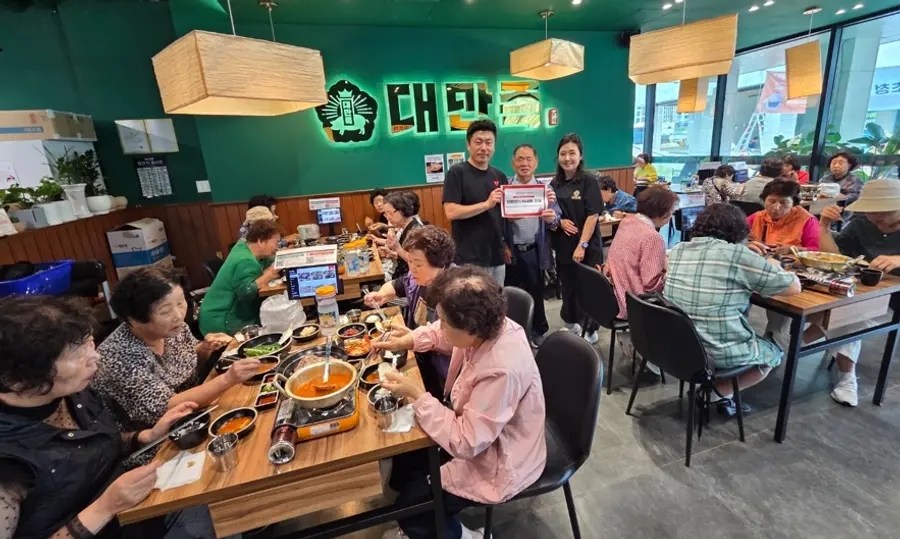 ㈜대만족 검단신도시점, 어르신 위한 따뜻한 밥상 선물