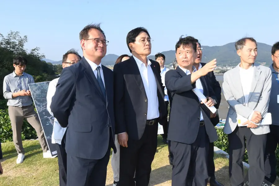 왼쪽부터 김종철 인천경제청장, 박용철 강화군수