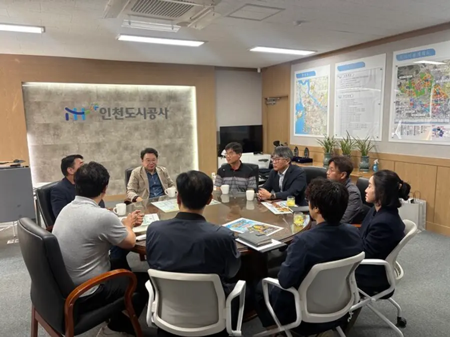 인천도시공사, 하나아파트 진입도로·공원 개선에 힘써 감사패 수상
