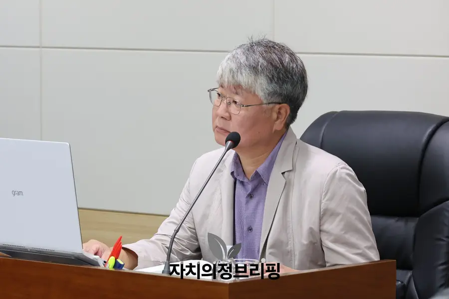홍남곤 옹진군의회 행정사무감사특별위원장