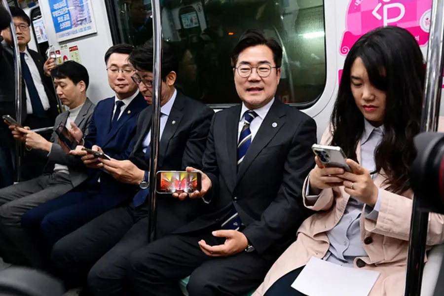 박찬대 인천시장, 이훈기 국회의원, 류제명 과학기술정보통신부 2차관 5G Wi-Fi 체험