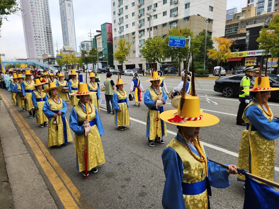 부평취타대, 미추홀구 ‘2026 원도사제’ 행렬 선두서 전통 군악 선보여