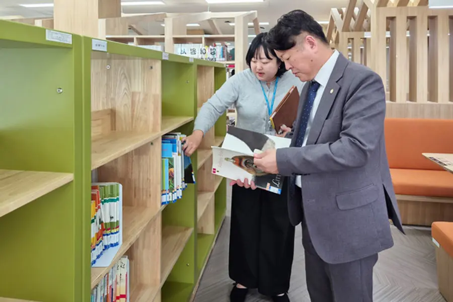 김남원 검단구의장, 아라누리도서관 현장 방문